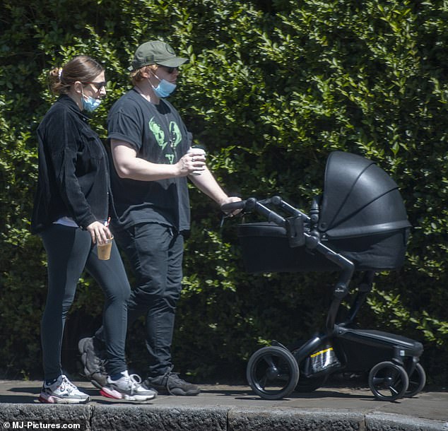 harry-potter-star-rupert-grint-is-seen-with-his-newborn-daughter-for-the-first-time-3