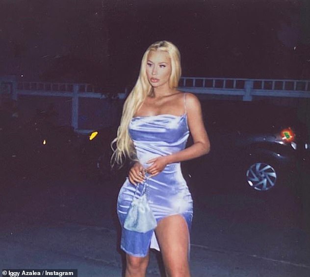 iggy-azalea-shows-off-her-tiny-waist-amid-unconfirmed-reports-she-secretly-welcomed-a-baby-3