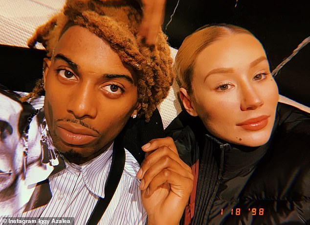 iggy-azalea-shows-off-her-tiny-waist-amid-unconfirmed-reports-she-secretly-welcomed-a-baby-1