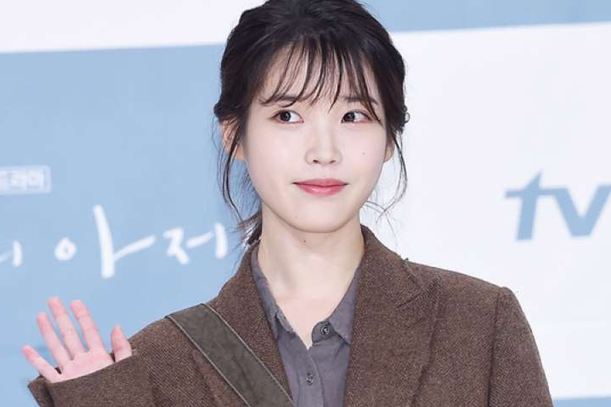 IU donates 10M won to support elderly and single parent families in need