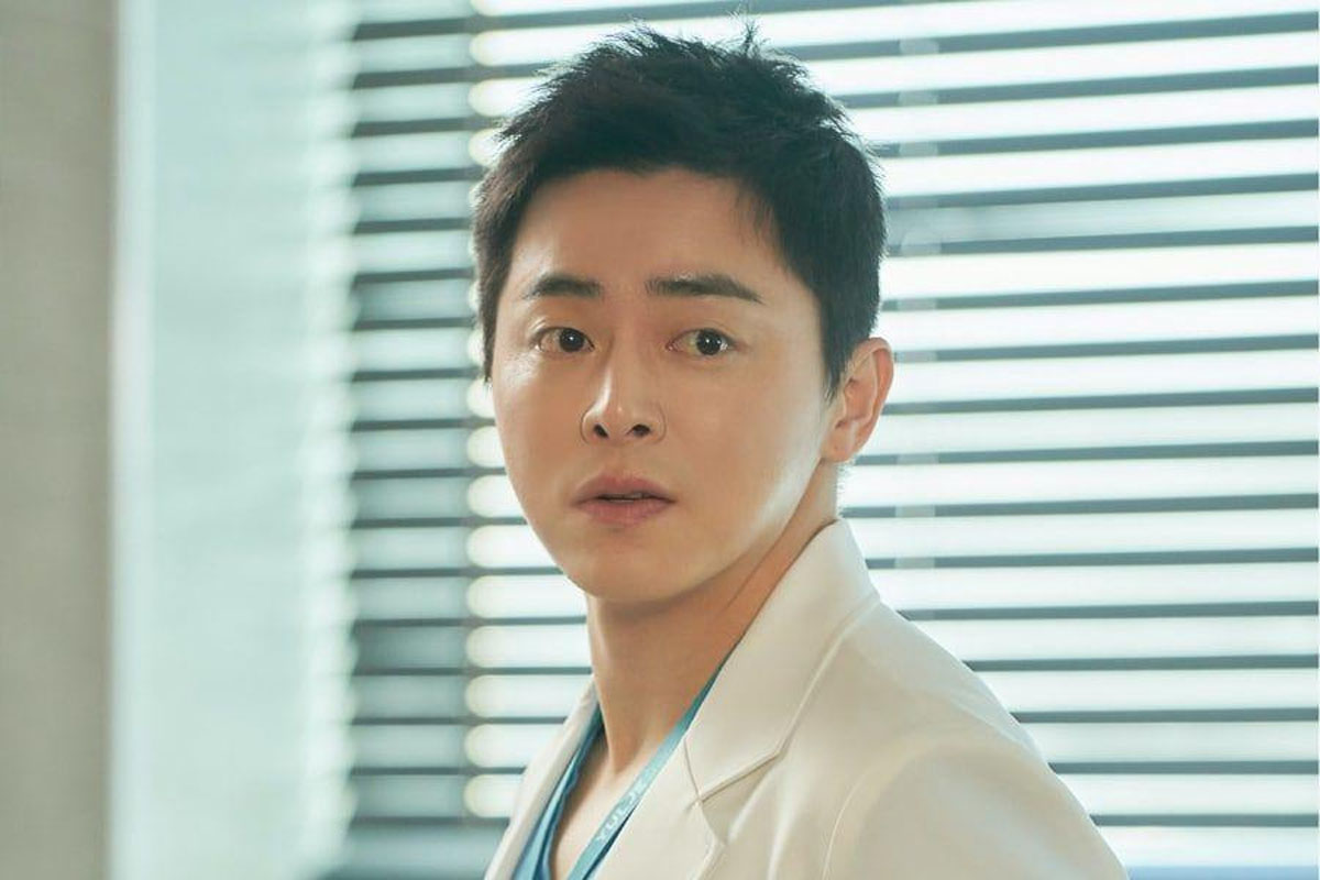 Jo Jung Suk Voluntarily Reduces His Payment For Acting In “Hospital Playlist”