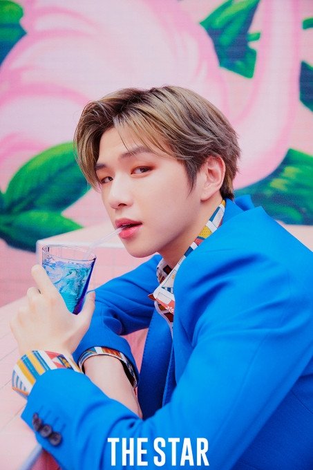kang-daniel-shows-off-his-colors-in-the-star-photoshoot-2
