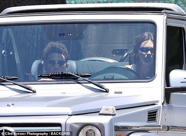kendall-jenner-drives-rumored-flame-devin-booker-around-in-her-mercedes-benz-3