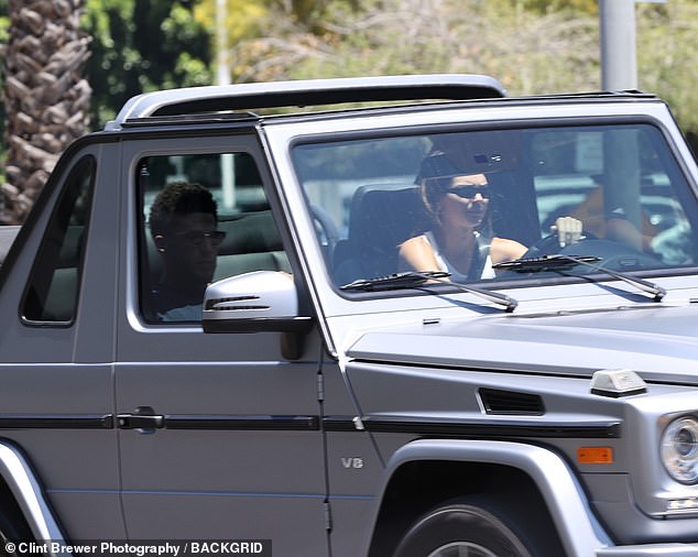 kendall-jenner-drives-rumored-flame-devin-booker-around-in-her-mercedes-benz-1