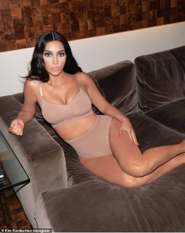 kim-kardashian-is-all-smiles-as-she-gathers-her-four-kids-for-selfies-7