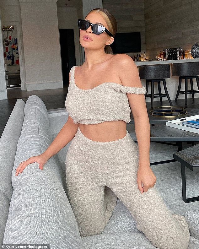 kylie-jenner-showcases-her-taut-abs-as-she-relaxes-at-her-365million-mansion-wearing-fuzzy-crop-top-2