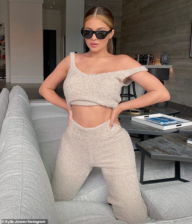 kylie-jenner-showcases-her-taut-abs-as-she-relaxes-at-her-365million-mansion-wearing-fuzzy-crop-top-1