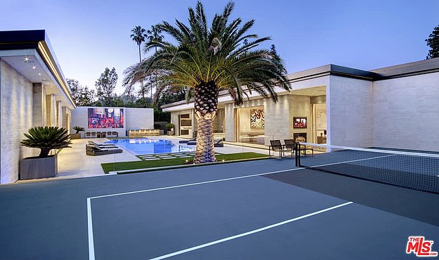 kylie-jenner-the-fashion-plate!-the-billionaire-models-chanel-on-tennis-court-of-her-$36-5m-mansion-4