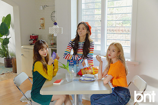 loona-take-part-in-summery-pictorial-with-bnt-2