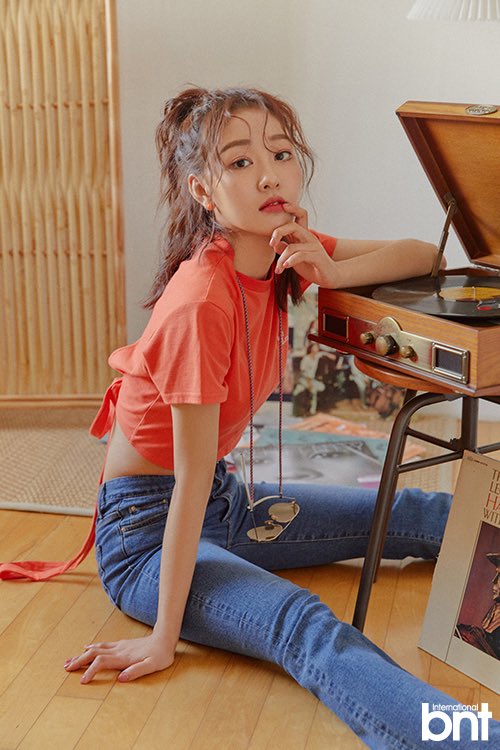 loona-take-part-in-summery-pictorial-with-bnt-7
