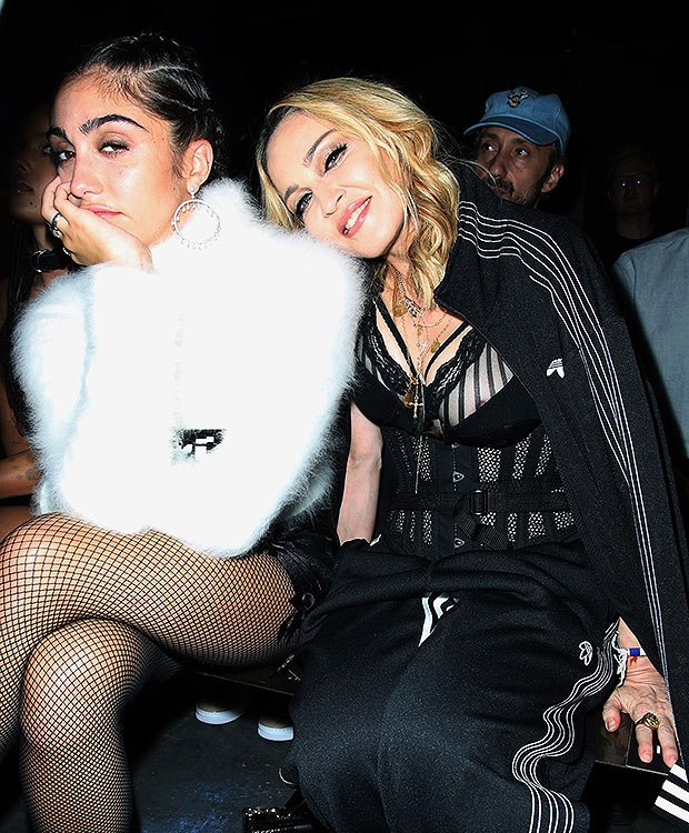 lourdes-leon-steps-out-without-face-mask-after-mom-madonna-says-she-had-covid-19-2