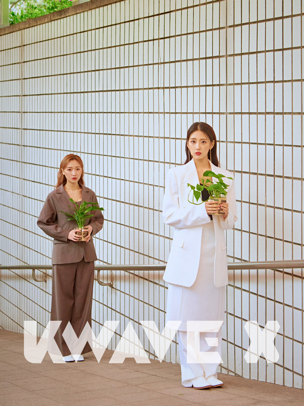 lovelyz-ryu-soo-jung-jeong-ye-in-stay-home-in-pictorial-with-kwave-x-2