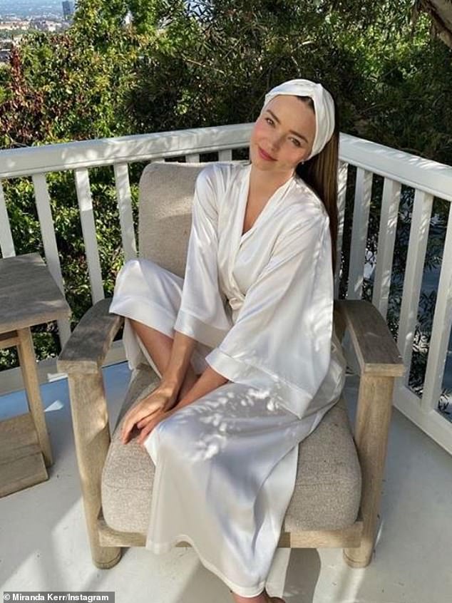 miranda-kerr-flashes-an-infectious-smile-as-she-proudly-confesses-1