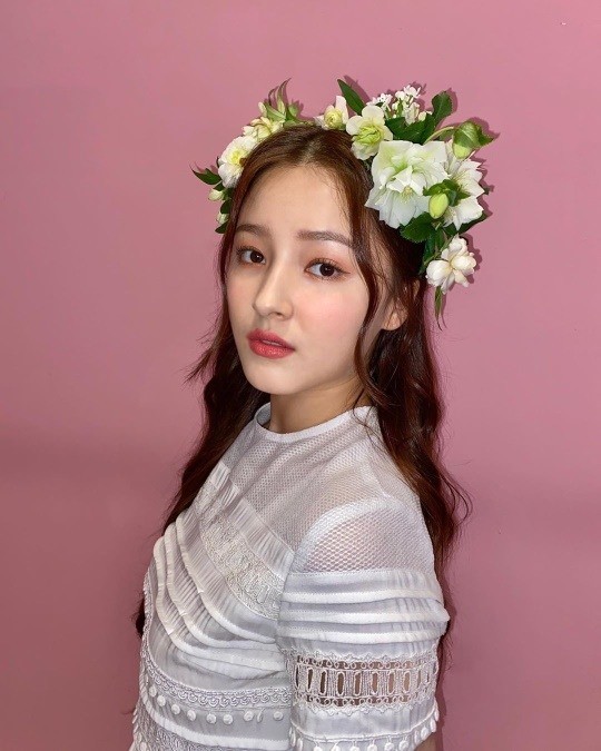 momoland-nancy-becomes-spring-flower-princess-in-new-post-1