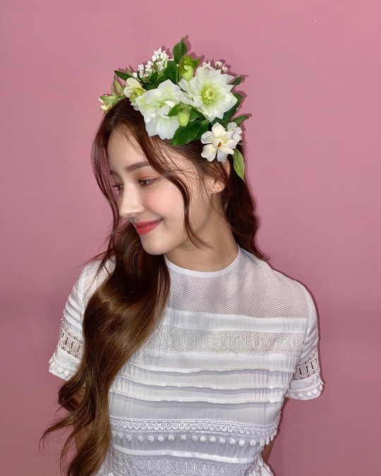 momoland-nancy-becomes-spring-flower-princess-in-new-post-2