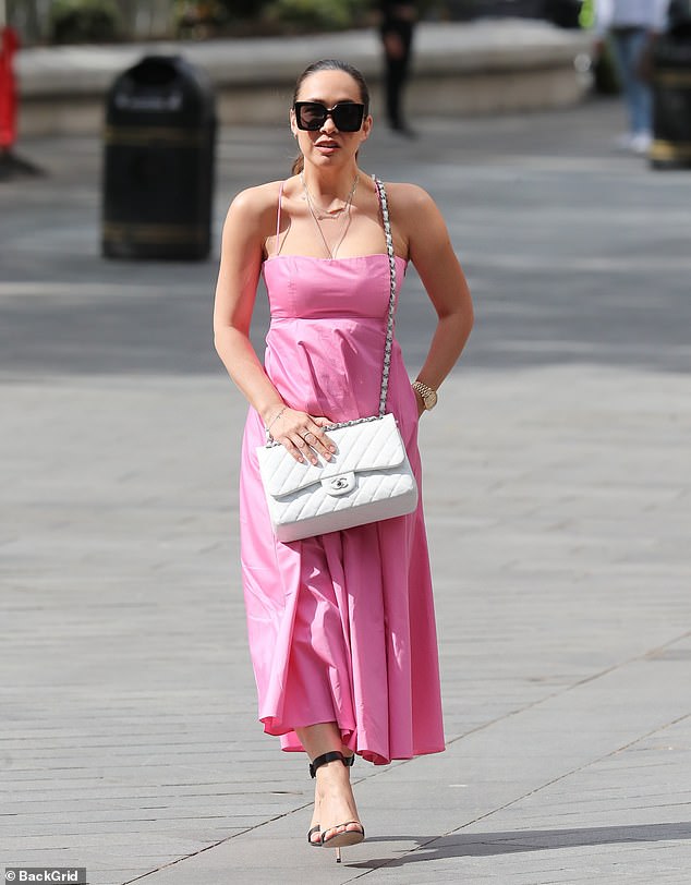 myleene-klass-nails-daytime-glamour-in-a-pretty-pink-dress-and-shades-2