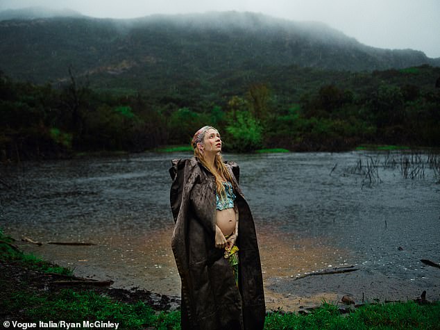 new-mother-grimes-shows-off-her-baby-bump-for-italian-vogue-cover-2