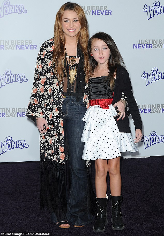 noah-cyrus-says-being-mileys-little-sister-stripped-her-of-her-identity-and-she-struggled-with-body-dysmorphia-1