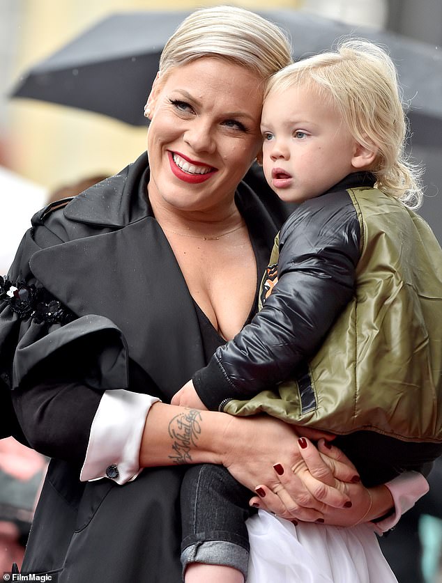 pink-reveals-her-son-jameson-was-diagnosed-with-pretty-bad-food-allergies-2