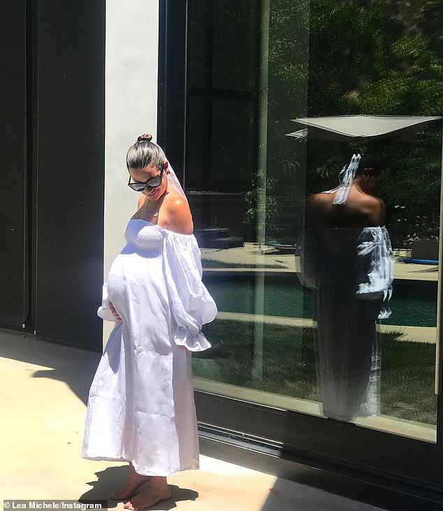 pregnant-lea-michele-cradles-her-baby-bump-wearing-a-white-flowing-dress-3