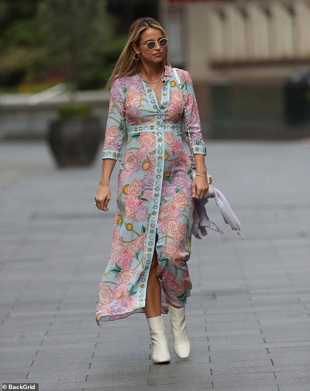 pregnant-vogue-williams-displays-her-blossom-baby-bump-in-colourful-60s-style-1