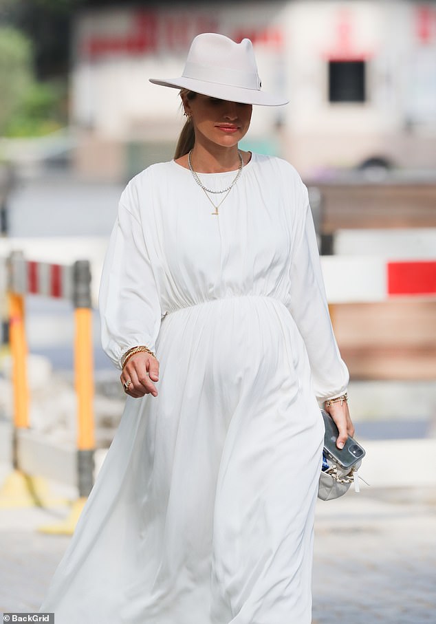 pregnant-vogue-williams-displays-her-growing-baby-bump-in-chic-white-dress-paired-2