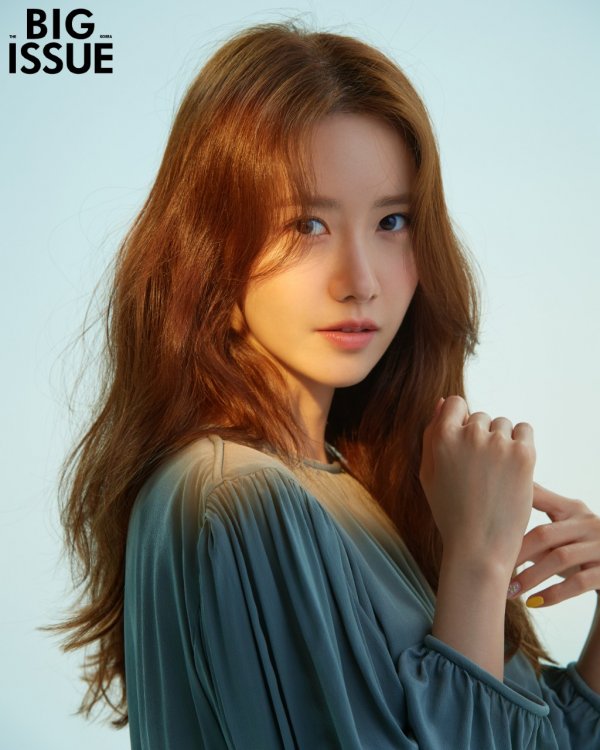 snsd-yoona-becomes-cover-model-of-the-big-issue-magazine-to-donate-for-homeless-people-2