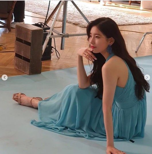suzy-shows-off-her-surprising-appearance-at-filming-set-3