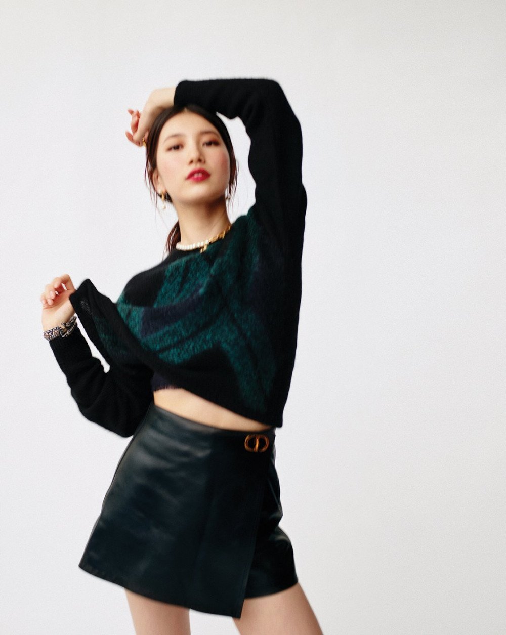 suzy-turns-into-fashion-icon-in-vogue-1-1