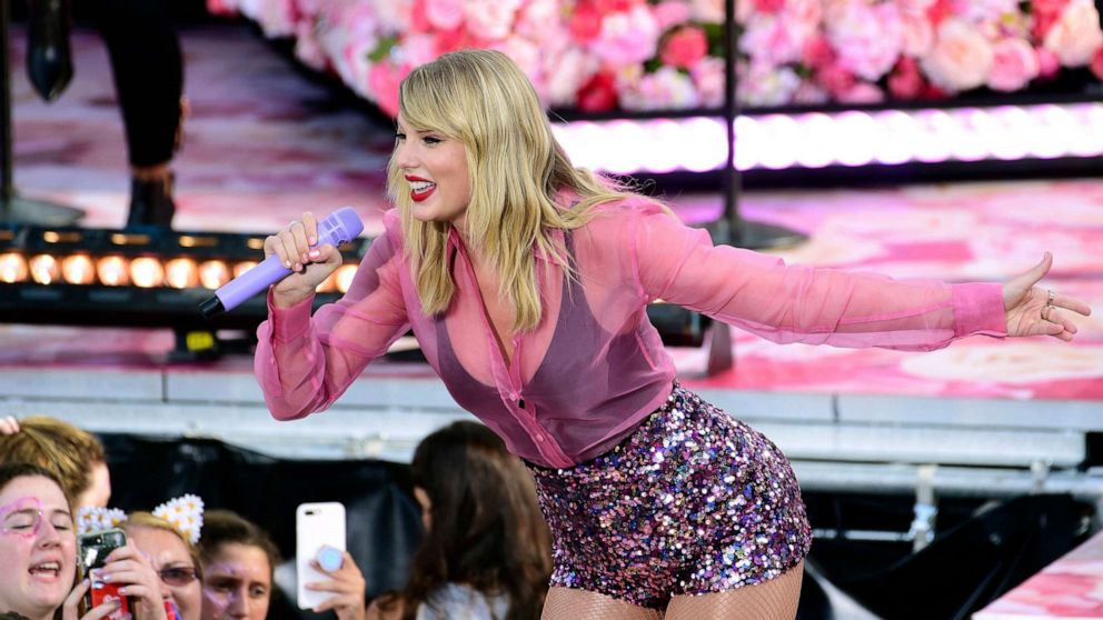 taylor-swift-announces-city-of-lover-concert-special-2