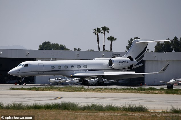 taylor-swift-sells-one-of-two-private-jets-before-us-went-into-coronavirus-lockdown-2