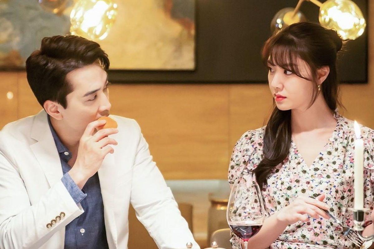 'Dinner Mate' Seo Ji Hye and Song Seung Hun smile together in filming site