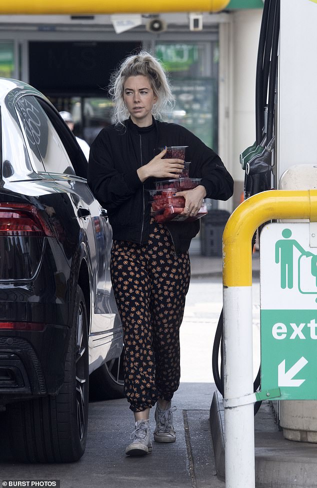 vanessa-kirby-looks-stylish-in-a-black-jacket-and-floral-print-trousers-2