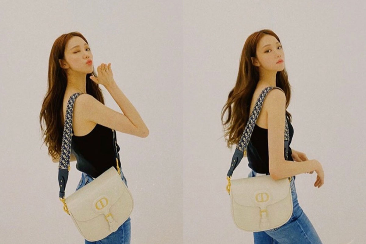 1m73 Lee Sung Kyung impresses when wearing jeans showing off long legs