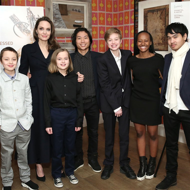 Angelina-Jolie-raises-her-kids-to-do-the-altruistic-deed-1