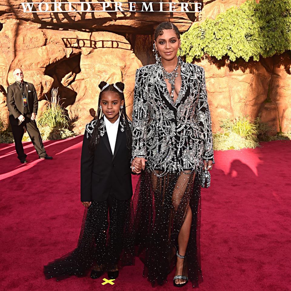 Blue-Ivy-Carter-wins-her-BET-Award-for-her-song-Brown-Skin-Girl-with-mom-Beyonce-1
