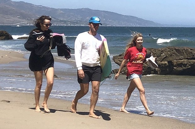 Dakota-Johnson-Joins-Chris-Martin-and-Gwyneths-Kids-For-Family-Beach-Day-2