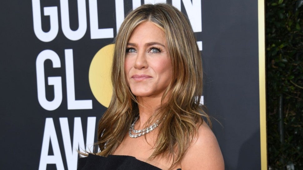Jennifer-Aniston-has-a-headache-as-Brad-Pitt-and-Angelina-Jolie-have-been-getting-on-better-4