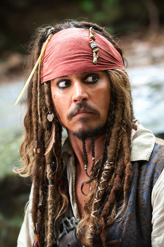 Johnny-Depp-Dresses-As-Jack-Sparrow-To-Surprise-Childrens-Hospital-2