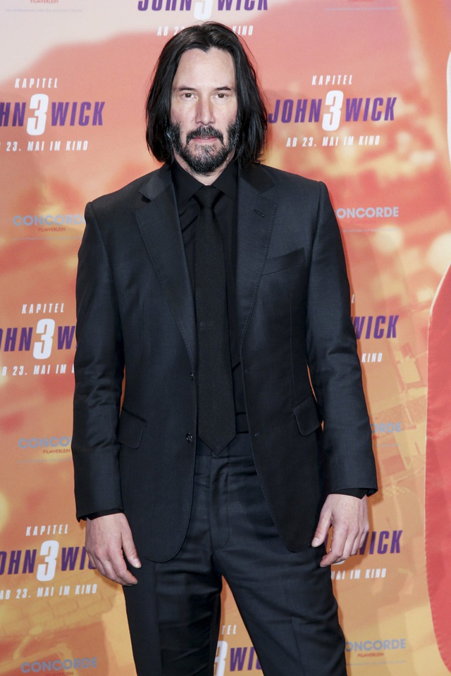 Keanu-Reeves-went-on-auction-for-online-dating-1