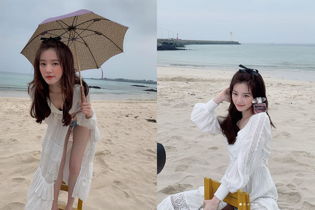 Actress Lee Yu Bi shows off her beautiful white skin on beach