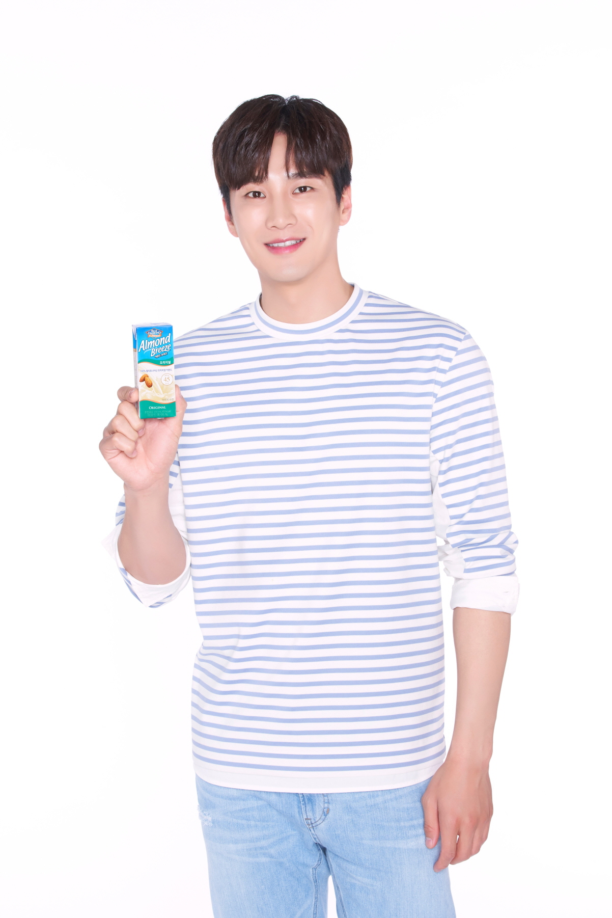 ahn-bo-hyun-selected-as-new-model-for-milk-brand-almond-breeze-3