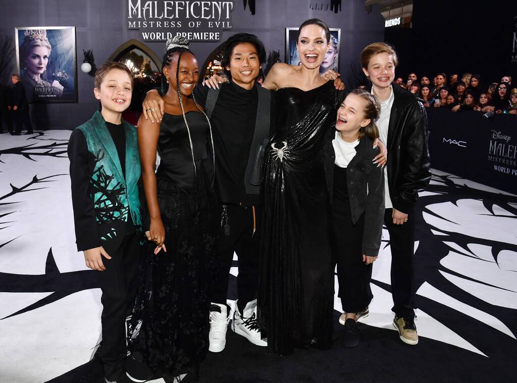 angelina-jolie-cries-in-the-shower-so-her-kids-wont-see-3