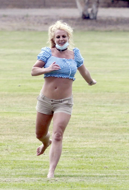 britney-spears-went-down-town-with-her-lover-5