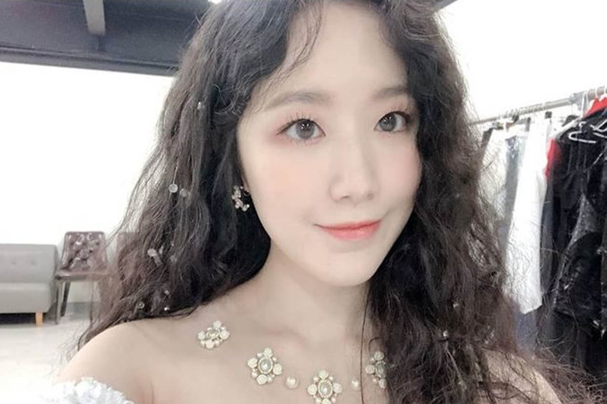 (G)I-DLE's Shu Hua shows new photos like white princess