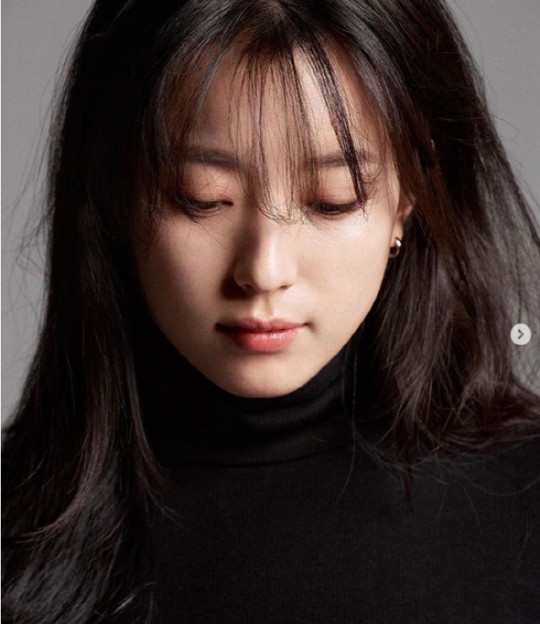 han-hyo-joo-shines-in-different-color-shades-photo-1