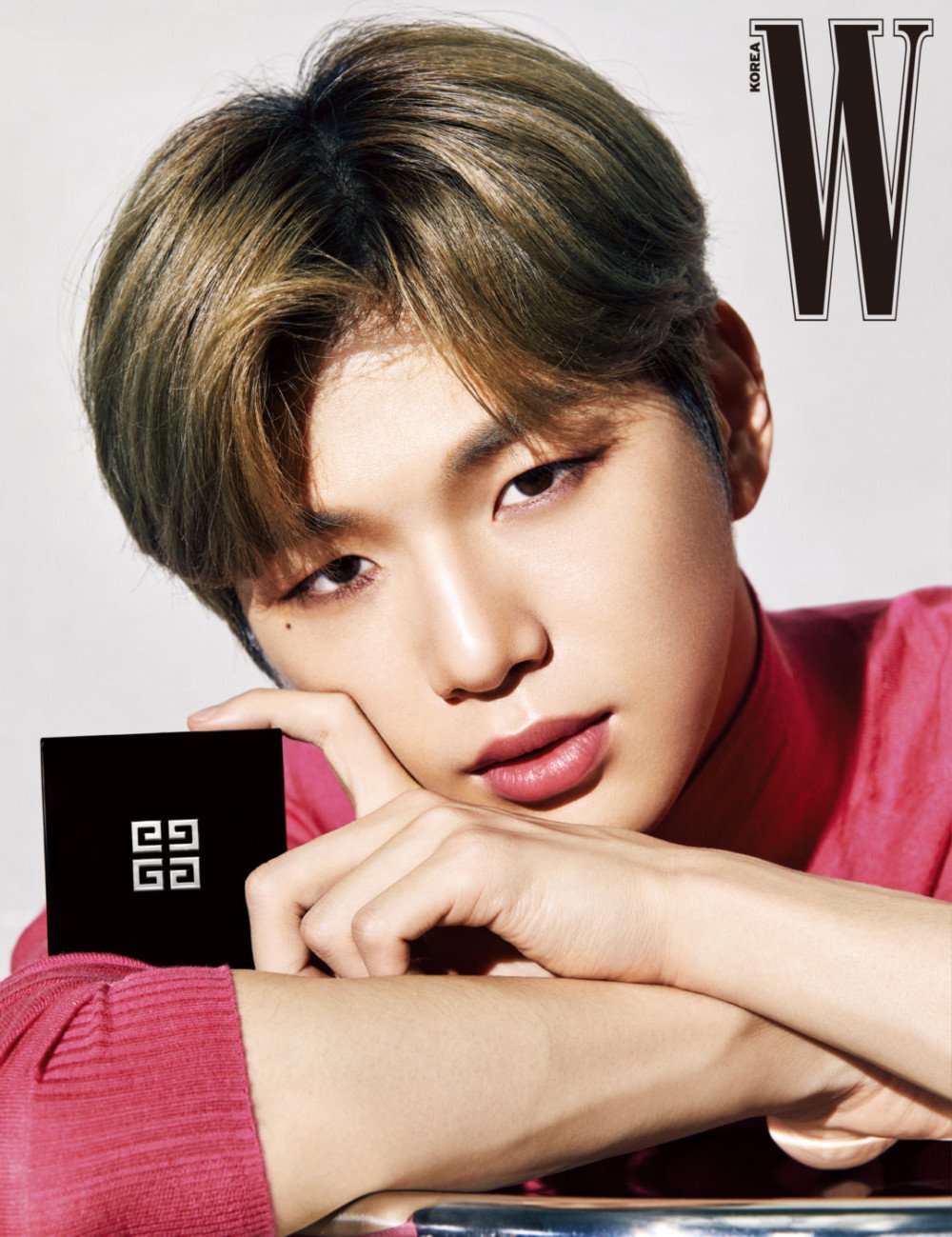 kang-daniel-shows-off-his-romantic-charm-in-blackpastel-2