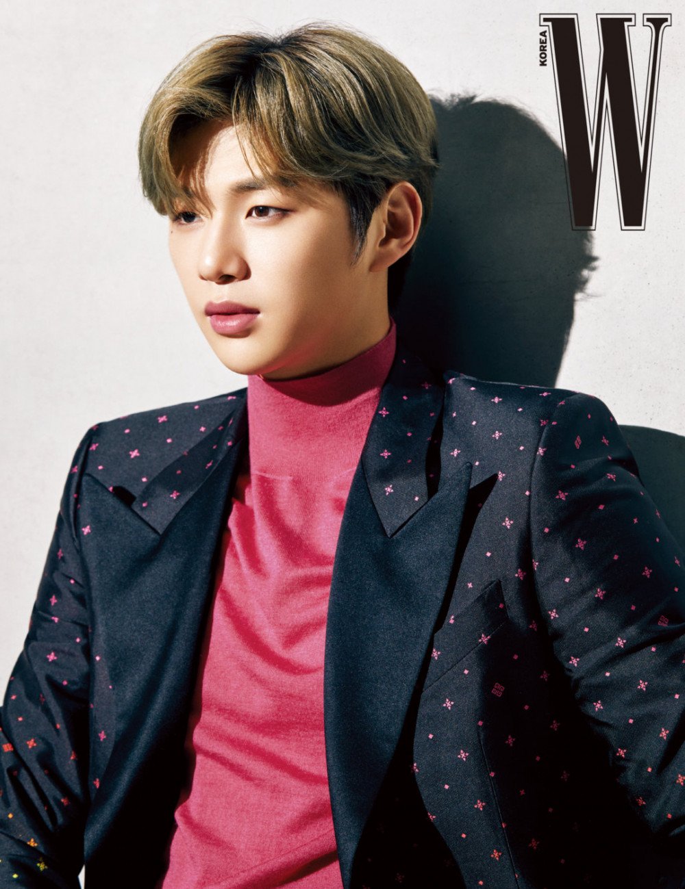 kang-daniel-shows-off-his-romantic-charm-in-blackpastel-5