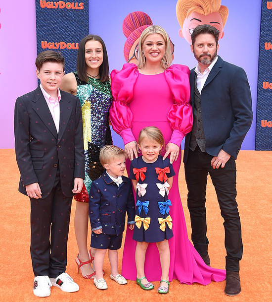 kelly-clarkson-refused-to-pay-pensions-for-her-husband-after-divorce-3