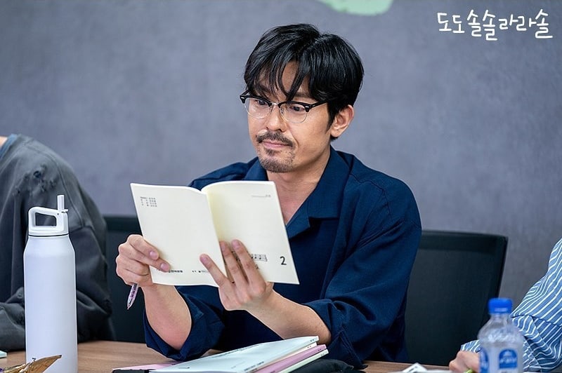 lee-jae-wook-go-ara-kim-joo-heon-and-more-reveals-script-reading-images-of-upcoming-rom-com-6
